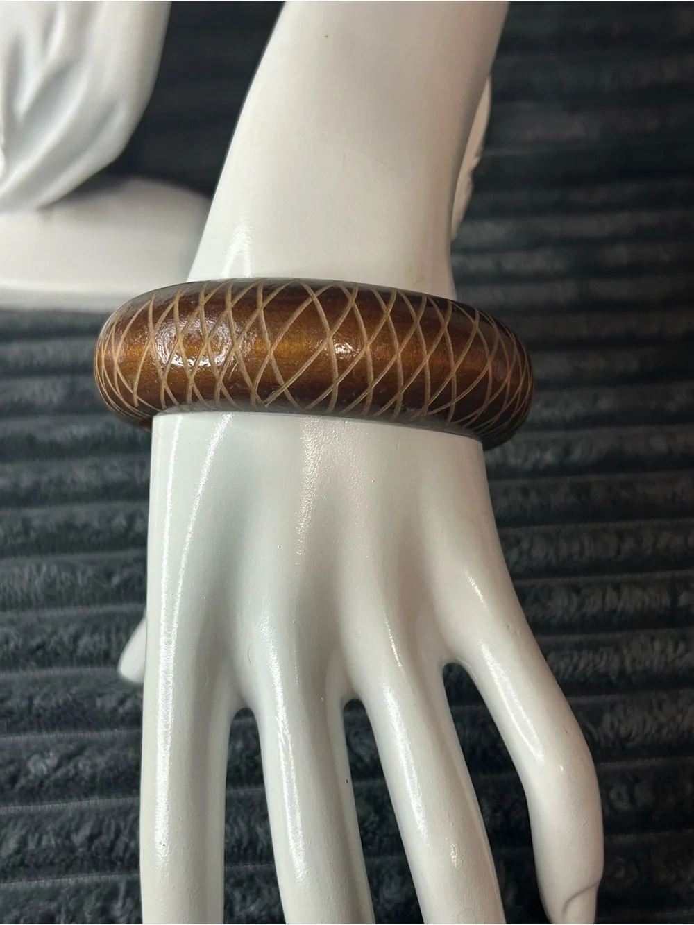 Vintage Carved Wood Bangle Bracelet - Dark Brown Glossy Lattice Criss-Cross